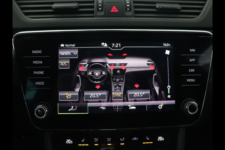 Škoda Superb 1.4 TSI iV Sportline | Panoramadak | Trekhaak | Stoelverwarming | Adaptive cruise | Camera | Alcantara | 19'' | Carplay | Matrix LED | Navigatie | Achterbankverwarming | PHEV | Plug In