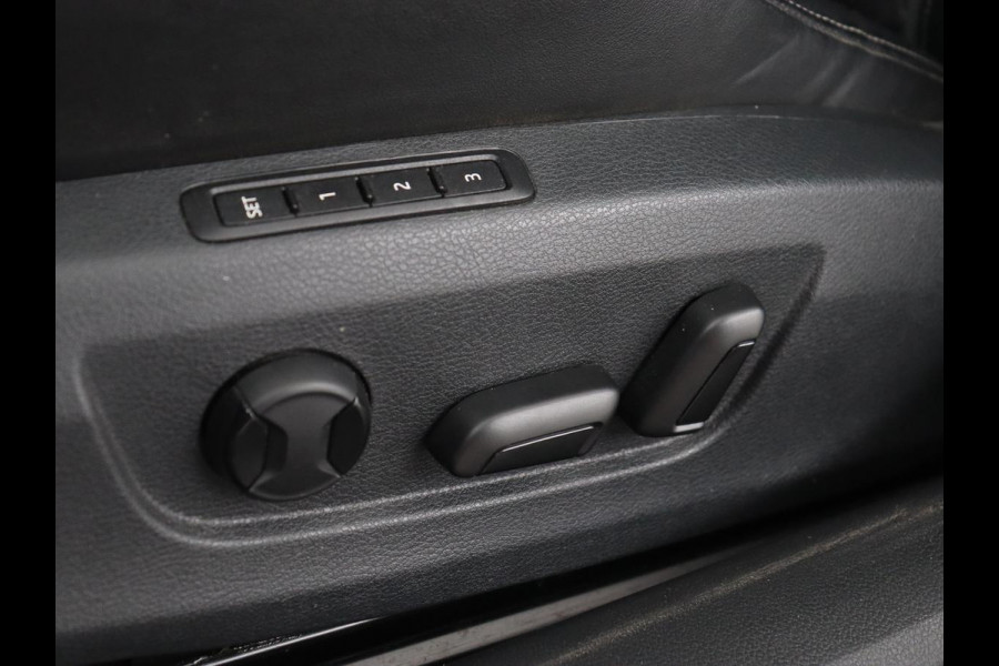Škoda Superb 1.4 TSI iV Sportline | Panoramadak | Trekhaak | Stoelverwarming | Adaptive cruise | Camera | Alcantara | 19'' | Carplay | Matrix LED | Navigatie | Achterbankverwarming | PHEV | Plug In