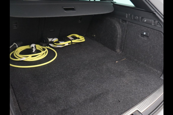Škoda Superb 1.4 TSI iV Sportline | Panoramadak | Trekhaak | Stoelverwarming | Adaptive cruise | Camera | Alcantara | 19'' | Carplay | Matrix LED | Navigatie | Achterbankverwarming | PHEV | Plug In