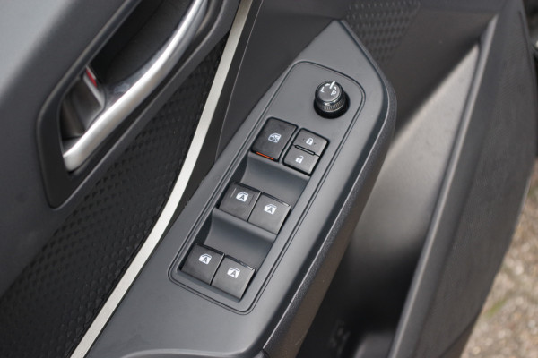 Toyota C-HR 1.8 Hybrid Automaat Active, Adap. Cruise Control, Climate Control, Camera