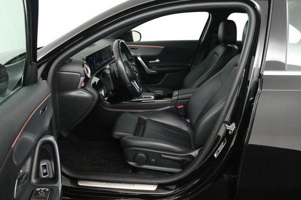 Mercedes-Benz A-Klasse 180 Business Solution Luxury (SFEERVERLICHTING, STOELVERWARMING, CAMERA, CRUISE CONTROL, SENSOREN)