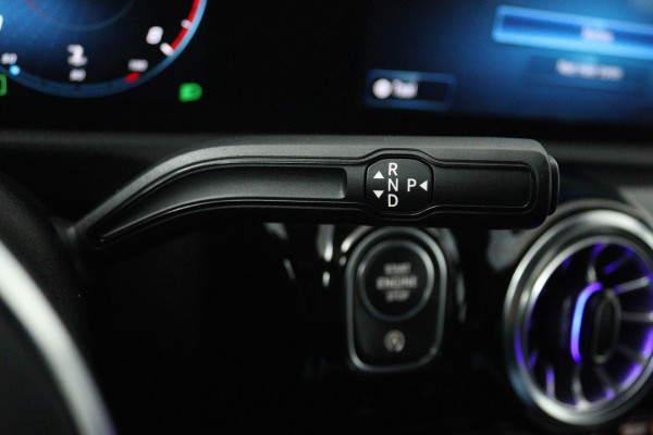 Mercedes-Benz A-Klasse 180 Business Solution Luxury (SFEERVERLICHTING, STOELVERWARMING, CAMERA, CRUISE CONTROL, SENSOREN)