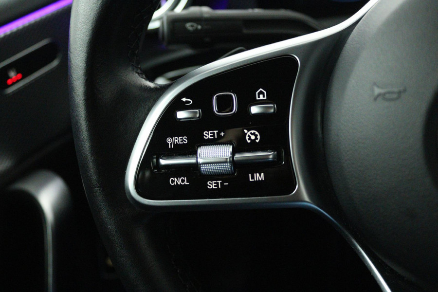 Mercedes-Benz A-Klasse 180 Business Solution Luxury (SFEERVERLICHTING, STOELVERWARMING, CAMERA, CRUISE CONTROL, SENSOREN)