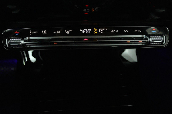 Mercedes-Benz A-Klasse 180 Business Solution Luxury (SFEERVERLICHTING, STOELVERWARMING, CAMERA, CRUISE CONTROL, SENSOREN)