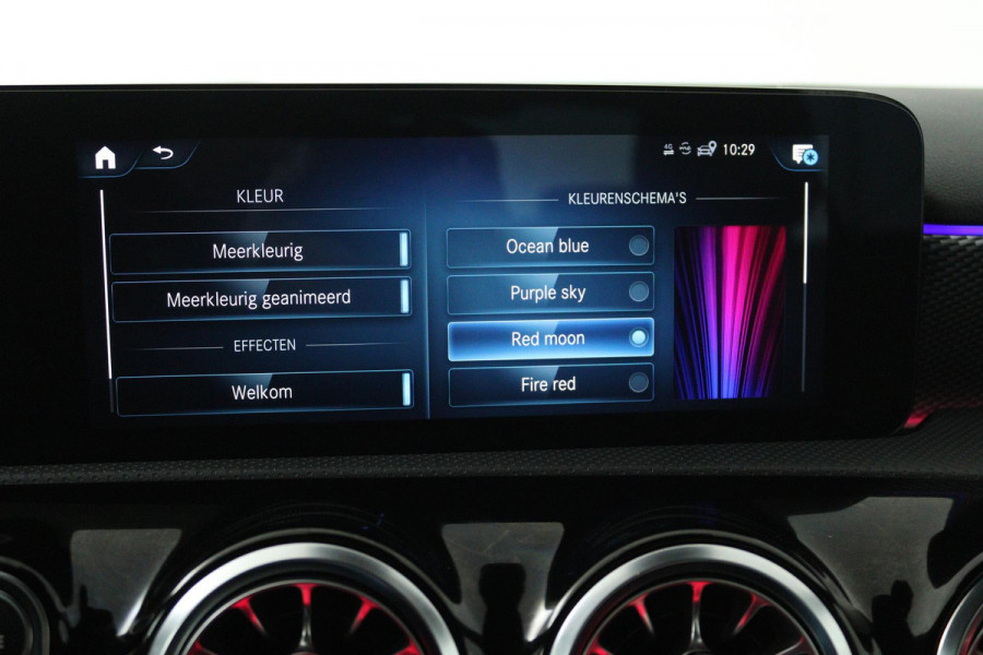 Mercedes-Benz A-Klasse 180 Business Solution Luxury (SFEERVERLICHTING, STOELVERWARMING, CAMERA, CRUISE CONTROL, SENSOREN)