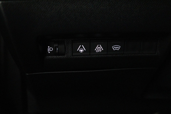 Peugeot 2008 1.2 PureTech Blue Lease Allure (ACHTERUITRIJCAMERA, STOELVERWARMING, AUTOMAAT, LANE-ASSIST, PARKEERSENSOREN)