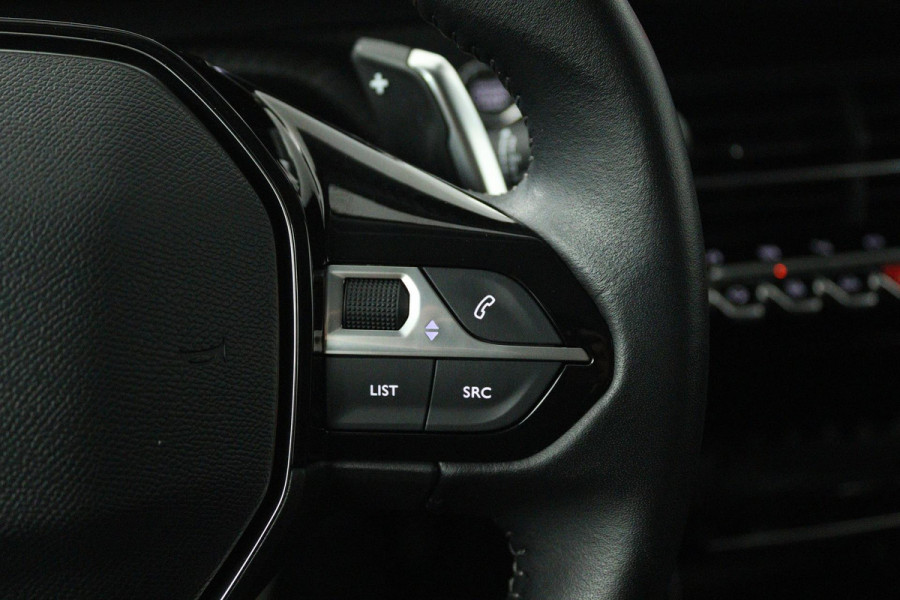 Peugeot 2008 1.2 PureTech Blue Lease Allure (ACHTERUITRIJCAMERA, STOELVERWARMING, AUTOMAAT, LANE-ASSIST, PARKEERSENSOREN)