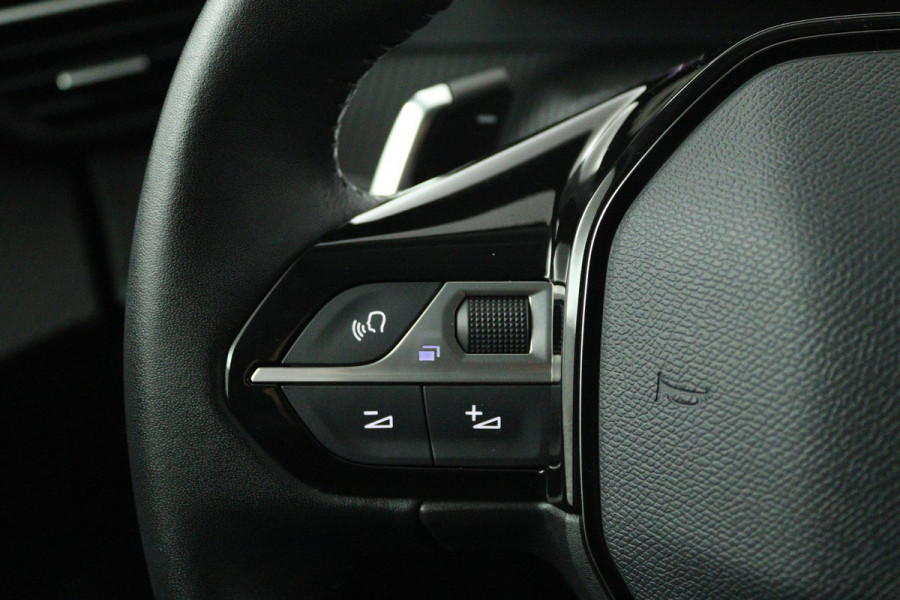 Peugeot 2008 1.2 PureTech Blue Lease Allure (ACHTERUITRIJCAMERA, STOELVERWARMING, AUTOMAAT, LANE-ASSIST, PARKEERSENSOREN)