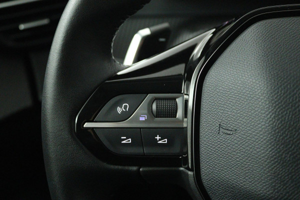 Peugeot 2008 1.2 PureTech Blue Lease Allure (ACHTERUITRIJCAMERA, STOELVERWARMING, AUTOMAAT, LANE-ASSIST, PARKEERSENSOREN)