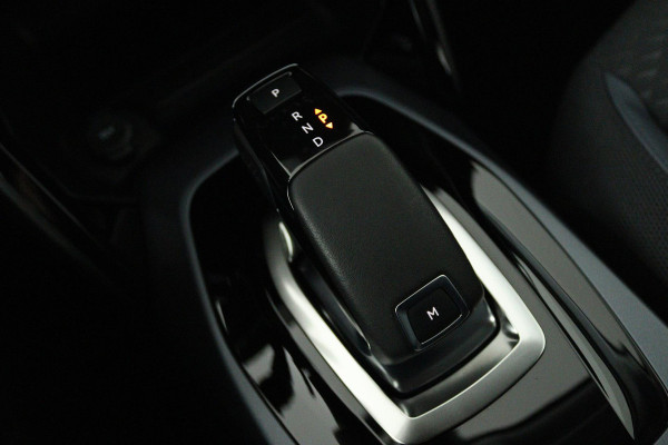 Peugeot 2008 1.2 PureTech Blue Lease Allure (ACHTERUITRIJCAMERA, STOELVERWARMING, AUTOMAAT, LANE-ASSIST, PARKEERSENSOREN)
