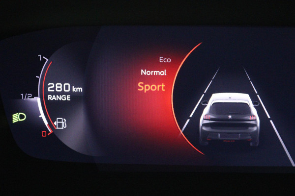 Peugeot 2008 1.2 PureTech Blue Lease Allure (ACHTERUITRIJCAMERA, STOELVERWARMING, AUTOMAAT, LANE-ASSIST, PARKEERSENSOREN)