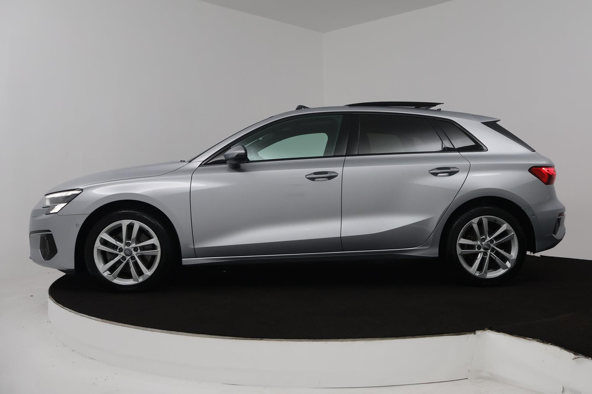 Audi A3 Sportback 35 TFSI Sport edition (PANORAMADAK, HEAD-UP, ELEKTR STOELEN, SFEERVERLICHTING, STOELVERWARMING, CAMERA)