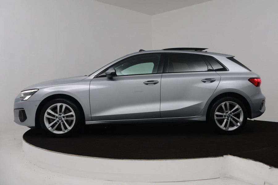 Audi A3 Sportback 35 TFSI Sport edition (PANORAMADAK, HEAD-UP, ELEKTR STOELEN, SFEERVERLICHTING, STOELVERWARMING, CAMERA)