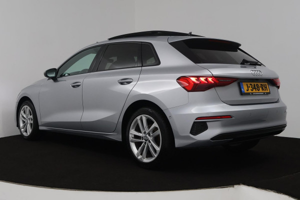 Audi A3 Sportback 35 TFSI Sport edition (PANORAMADAK, HEAD-UP, ELEKTR STOELEN, SFEERVERLICHTING, STOELVERWARMING, CAMERA)
