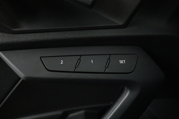 Audi A3 Sportback 35 TFSI Sport edition (PANORAMADAK, HEAD-UP, ELEKTR STOELEN, SFEERVERLICHTING, STOELVERWARMING, CAMERA)