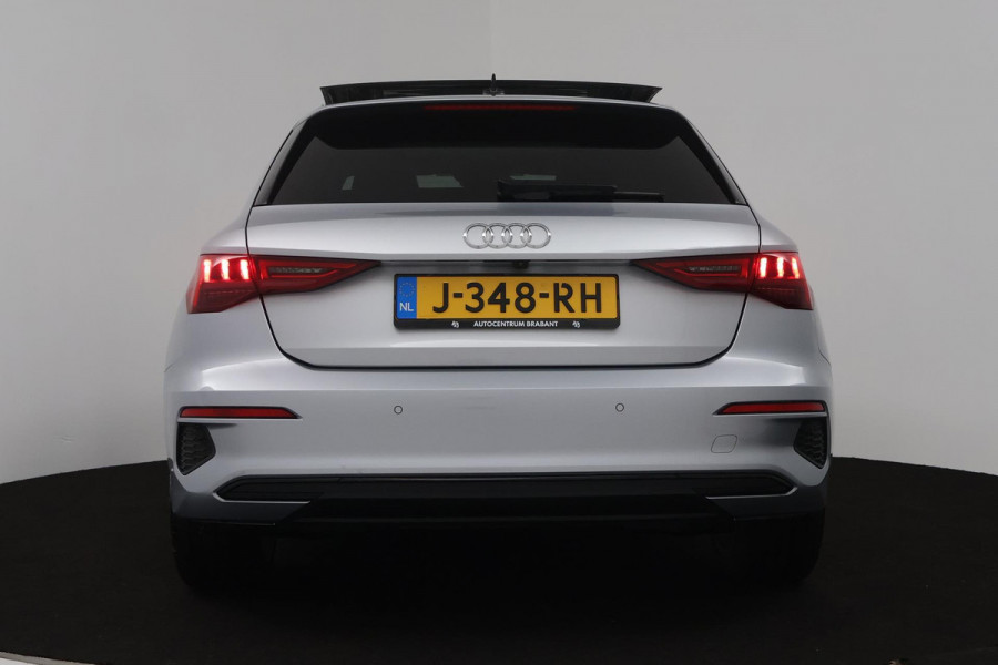 Audi A3 Sportback 35 TFSI Sport edition (PANORAMADAK, HEAD-UP, ELEKTR STOELEN, SFEERVERLICHTING, STOELVERWARMING, CAMERA)
