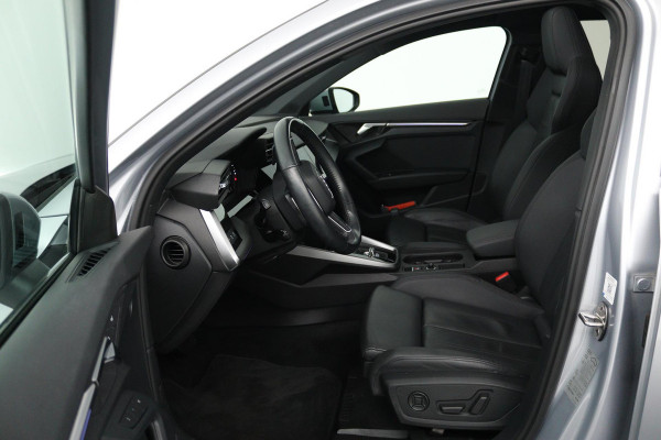 Audi A3 Sportback 35 TFSI Sport edition (PANORAMADAK, HEAD-UP, ELEKTR STOELEN, SFEERVERLICHTING, STOELVERWARMING, CAMERA)