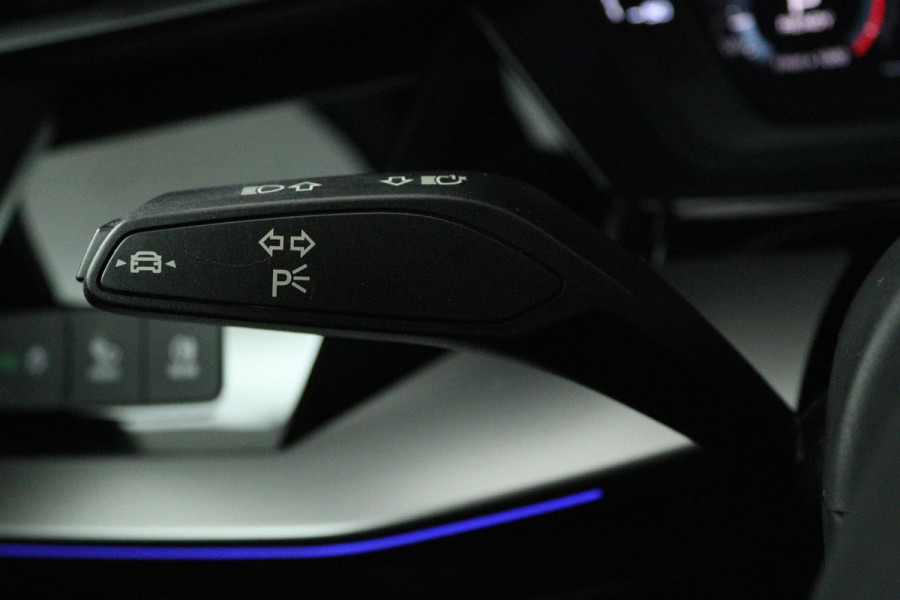 Audi A3 Sportback 35 TFSI Sport edition (PANORAMADAK, HEAD-UP, ELEKTR STOELEN, SFEERVERLICHTING, STOELVERWARMING, CAMERA)