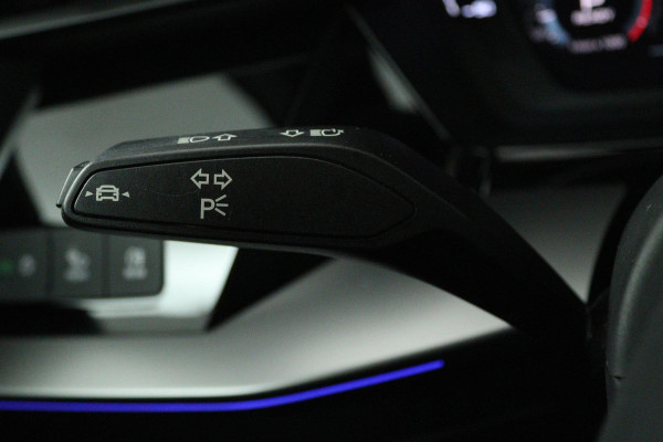 Audi A3 Sportback 35 TFSI Sport edition (PANORAMADAK, HEAD-UP, ELEKTR STOELEN, SFEERVERLICHTING, STOELVERWARMING, CAMERA)