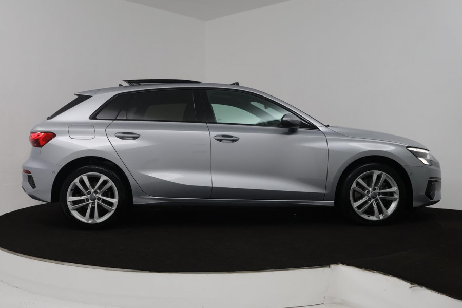 Audi A3 Sportback 35 TFSI Sport edition (PANORAMADAK, HEAD-UP, ELEKTR STOELEN, SFEERVERLICHTING, STOELVERWARMING, CAMERA)