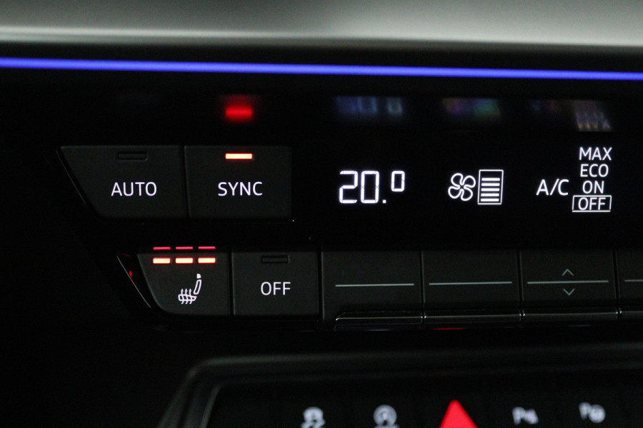 Audi A3 Sportback 35 TFSI Sport edition (PANORAMADAK, HEAD-UP, ELEKTR STOELEN, SFEERVERLICHTING, STOELVERWARMING, CAMERA)