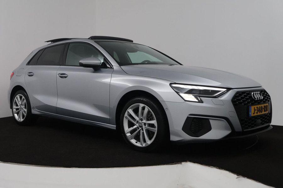 Audi A3 Sportback 35 TFSI Sport edition (PANORAMADAK, HEAD-UP, ELEKTR STOELEN, SFEERVERLICHTING, STOELVERWARMING, CAMERA)