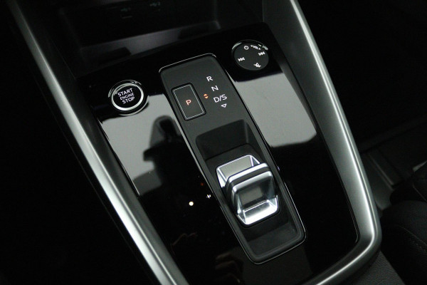 Audi A3 Sportback 35 TFSI Sport edition (PANORAMADAK, HEAD-UP, ELEKTR STOELEN, SFEERVERLICHTING, STOELVERWARMING, CAMERA)