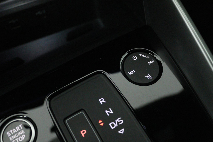 Audi A3 Sportback 35 TFSI Sport edition (PANORAMADAK, HEAD-UP, ELEKTR STOELEN, SFEERVERLICHTING, STOELVERWARMING, CAMERA)