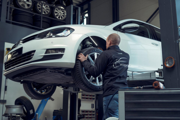 MINI Clubman 1.5 Cooper / 136 PK / BMW dealer onderhouden / 1e Eigenaar / Navigatie / ALL-Season / NED-MINI