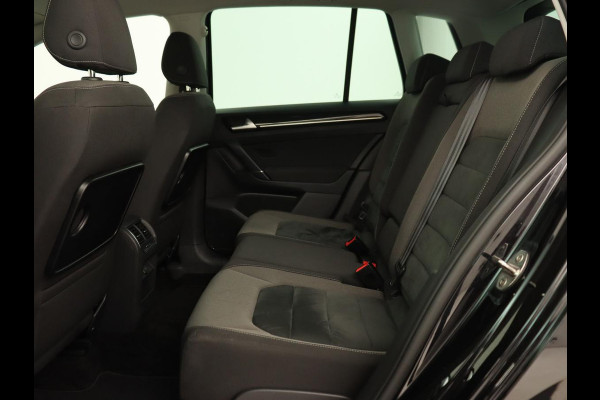 Volkswagen Golf Sportsvan 1.5 TSI Highline Edition | Stoelverwarming | Trekhaak | Massage | Camera | Carplay | Full LED | Adaptive cruise | Navigatie | Climate control