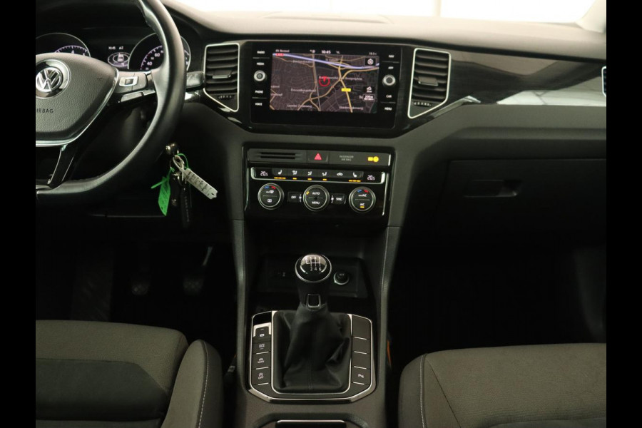 Volkswagen Golf Sportsvan 1.5 TSI Highline Edition | Stoelverwarming | Trekhaak | Massage | Camera | Carplay | Full LED | Adaptive cruise | Navigatie | Climate control