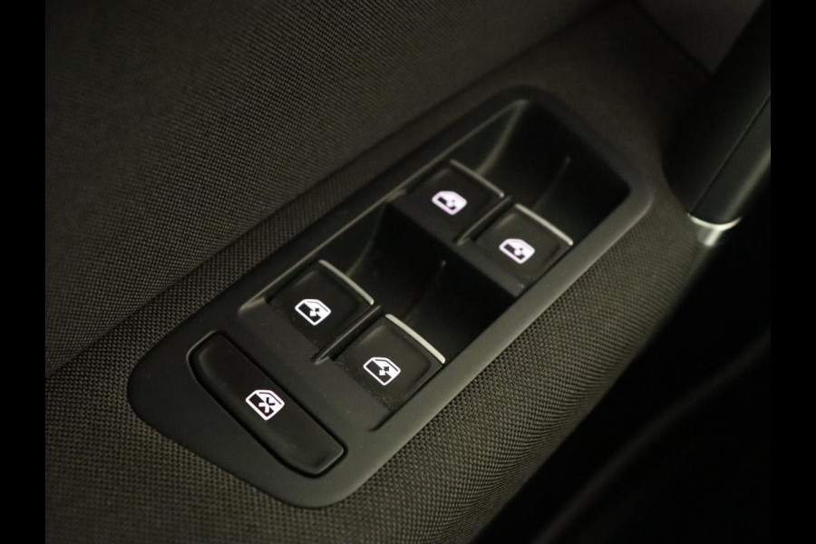 Volkswagen Golf Sportsvan 1.5 TSI Highline Edition | Stoelverwarming | Trekhaak | Massage | Camera | Carplay | Full LED | Adaptive cruise | Navigatie | Climate control