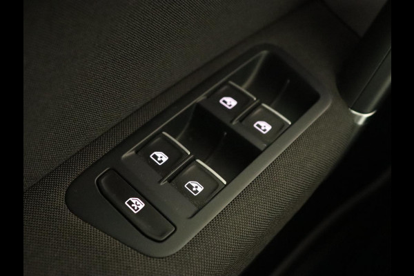 Volkswagen Golf Sportsvan 1.5 TSI Highline Edition | Stoelverwarming | Trekhaak | Massage | Camera | Carplay | Full LED | Adaptive cruise | Navigatie | Climate control