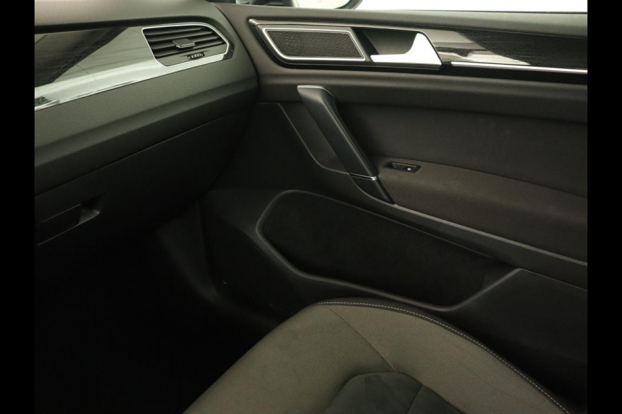 Volkswagen Golf Sportsvan 1.5 TSI Highline Edition | Stoelverwarming | Trekhaak | Massage | Camera | Carplay | Full LED | Adaptive cruise | Navigatie | Climate control