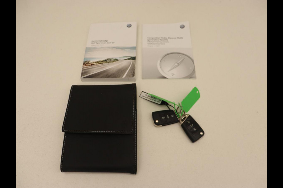 Volkswagen Golf Sportsvan 1.5 TSI Highline Edition | Stoelverwarming | Trekhaak | Massage | Camera | Carplay | Full LED | Adaptive cruise | Navigatie | Climate control