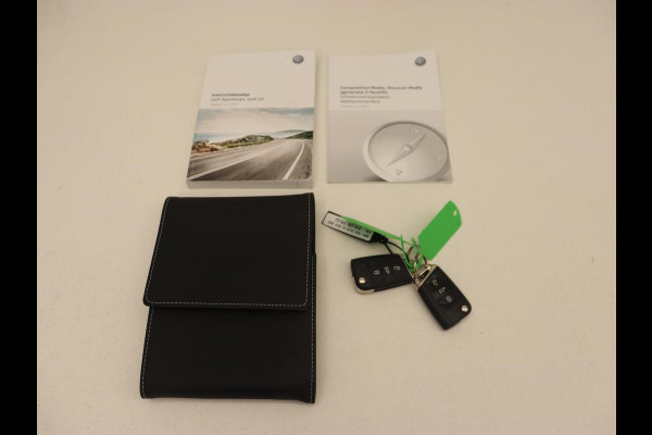 Volkswagen Golf Sportsvan 1.5 TSI Highline Edition | Stoelverwarming | Trekhaak | Massage | Camera | Carplay | Full LED | Adaptive cruise | Navigatie | Climate control