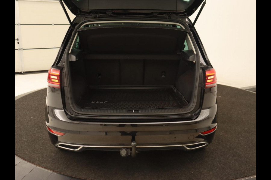 Volkswagen Golf Sportsvan 1.5 TSI Highline Edition | Stoelverwarming | Trekhaak | Massage | Camera | Carplay | Full LED | Adaptive cruise | Navigatie | Climate control