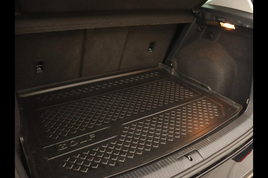 Volkswagen Golf Sportsvan 1.5 TSI Highline Edition | Stoelverwarming | Trekhaak | Massage | Camera | Carplay | Full LED | Adaptive cruise | Navigatie | Climate control