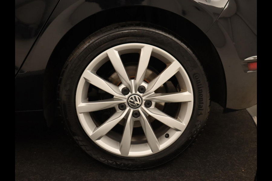 Volkswagen Golf Sportsvan 1.5 TSI Highline Edition | Stoelverwarming | Trekhaak | Massage | Camera | Carplay | Full LED | Adaptive cruise | Navigatie | Climate control