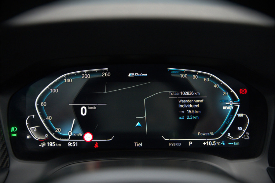 BMW 3-serie 330e xDrive Business Edition Plus M Sport | M Performance | Panoramadak | 360° Camera | Carbon | Head Up Display | Stoelverwarming | Stuurverwarming | Apple Carplay | Navigatie | Cruise Control | Ambiance Verlichting | Trekhaak