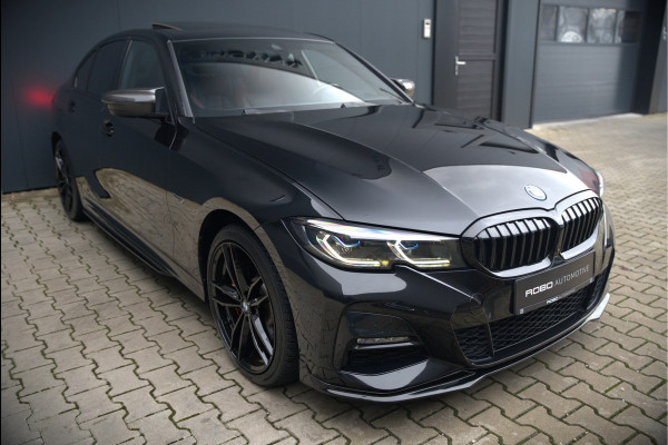 BMW 3-serie 330e xDrive Business Edition Plus M Sport | M Performance | Panoramadak | 360° Camera | Carbon | Head Up Display | Stoelverwarming | Stuurverwarming | Apple Carplay | Navigatie | Cruise Control | Ambiance Verlichting | Trekhaak
