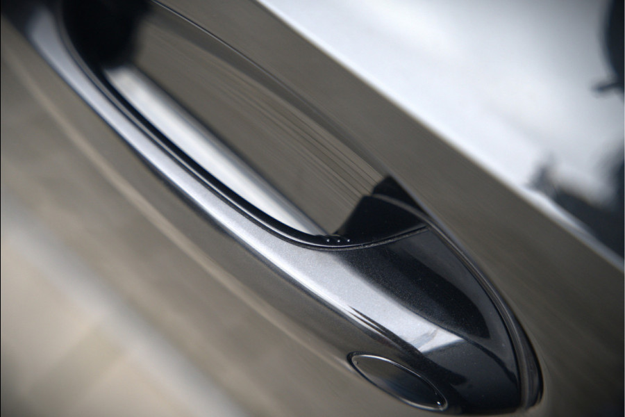 BMW 3-serie 330e xDrive Business Edition Plus M Sport | M Performance | Panoramadak | 360° Camera | Carbon | Head Up Display | Stoelverwarming | Stuurverwarming | Apple Carplay | Navigatie | Cruise Control | Ambiance Verlichting | Trekhaak