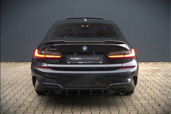 BMW 3-serie 330e xDrive Business Edition Plus M Sport | M Performance | Panoramadak | 360° Camera | Carbon | Head Up Display | Stoelverwarming | Stuurverwarming | Apple Carplay | Navigatie | Cruise Control | Ambiance Verlichting | Trekhaak