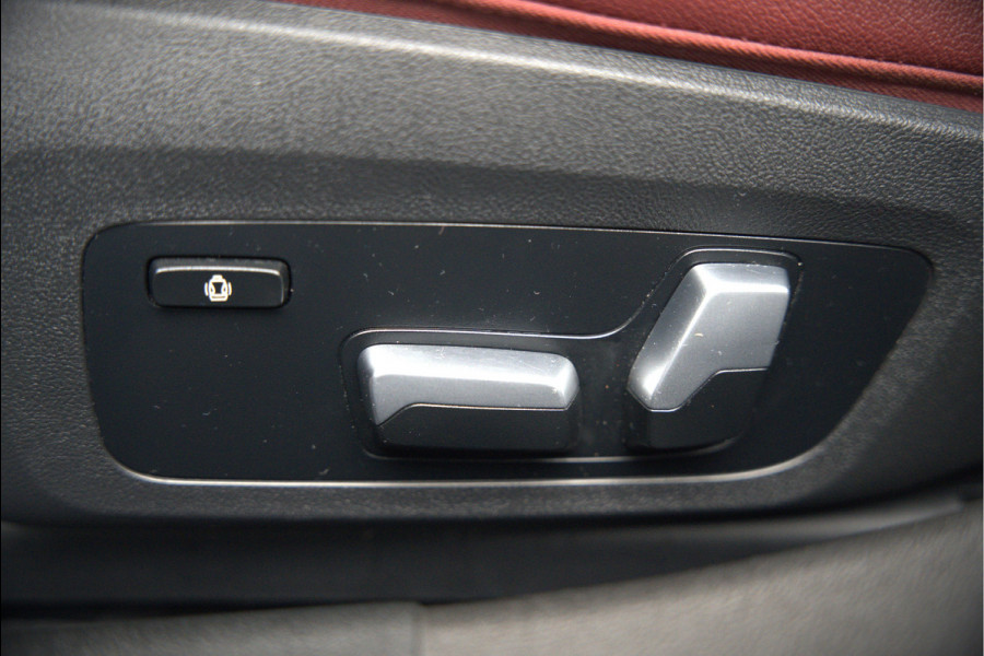 BMW 3-serie 330e xDrive Business Edition Plus M Sport | M Performance | Panoramadak | 360° Camera | Carbon | Head Up Display | Stoelverwarming | Stuurverwarming | Apple Carplay | Navigatie | Cruise Control | Ambiance Verlichting | Trekhaak