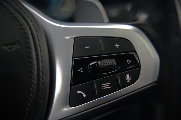 BMW 3-serie 330e xDrive Business Edition Plus M Sport | M Performance | Panoramadak | 360° Camera | Carbon | Head Up Display | Stoelverwarming | Stuurverwarming | Apple Carplay | Navigatie | Cruise Control | Ambiance Verlichting | Trekhaak