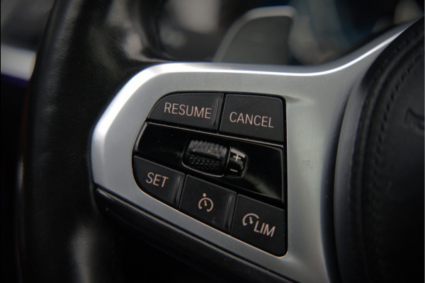 BMW 3-serie 330e xDrive Business Edition Plus M Sport | M Performance | Panoramadak | 360° Camera | Carbon | Head Up Display | Stoelverwarming | Stuurverwarming | Apple Carplay | Navigatie | Cruise Control | Ambiance Verlichting | Trekhaak