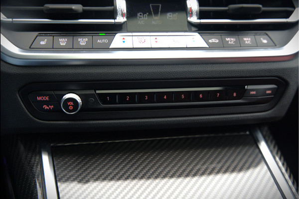 BMW 3-serie 330e xDrive Business Edition Plus M Sport | M Performance | Panoramadak | 360° Camera | Carbon | Head Up Display | Stoelverwarming | Stuurverwarming | Apple Carplay | Navigatie | Cruise Control | Ambiance Verlichting | Trekhaak