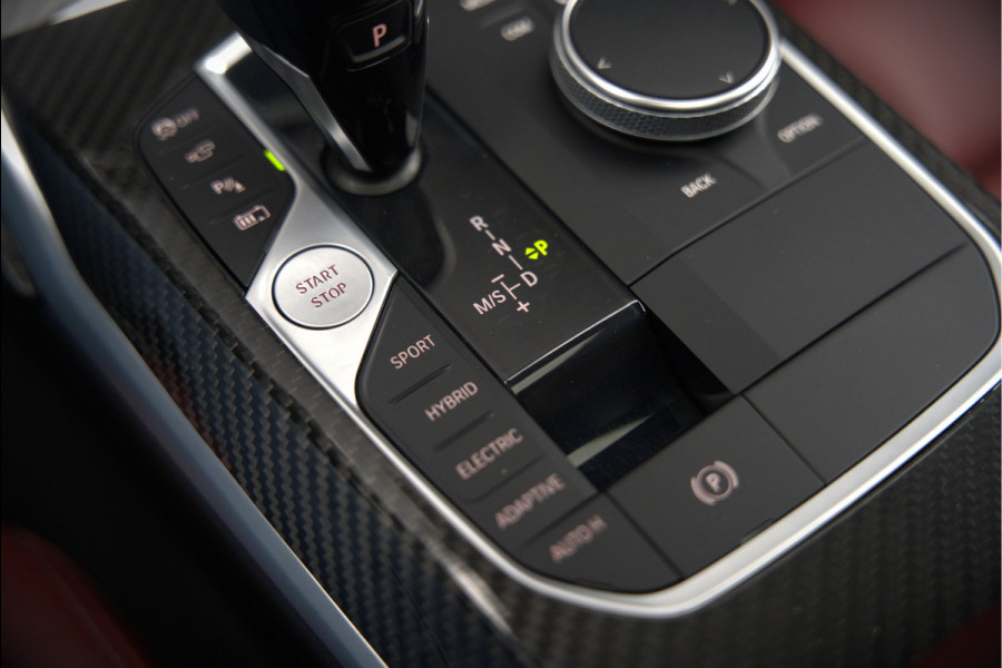BMW 3-serie 330e xDrive Business Edition Plus M Sport | M Performance | Panoramadak | 360° Camera | Carbon | Head Up Display | Stoelverwarming | Stuurverwarming | Apple Carplay | Navigatie | Cruise Control | Ambiance Verlichting | Trekhaak