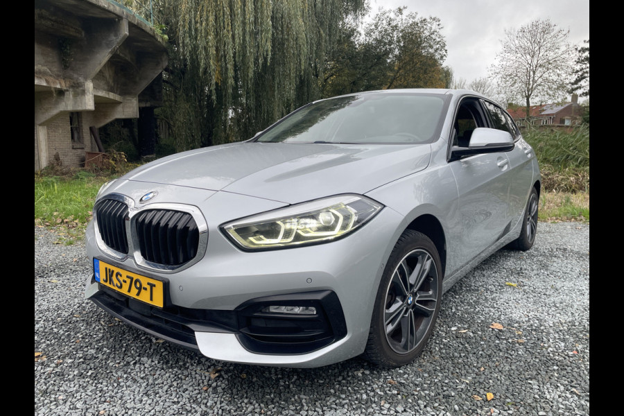 BMW 1-serie 118IA 140PK AUT. BUSINESS SPORT-LINE NAVI/LED/CAMERA/CARPLAY