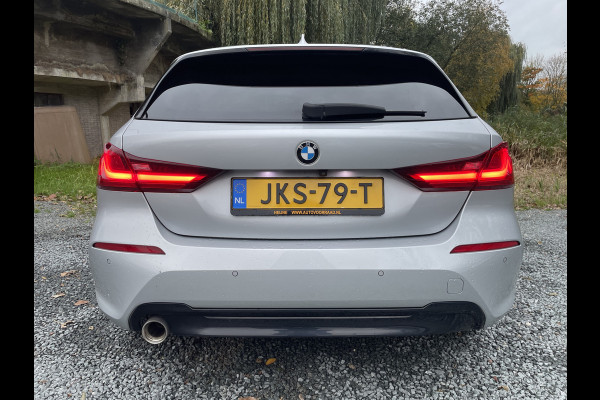 BMW 1-serie 118IA 140PK AUT. BUSINESS SPORT-LINE NAVI/LED/CAMERA/CARPLAY